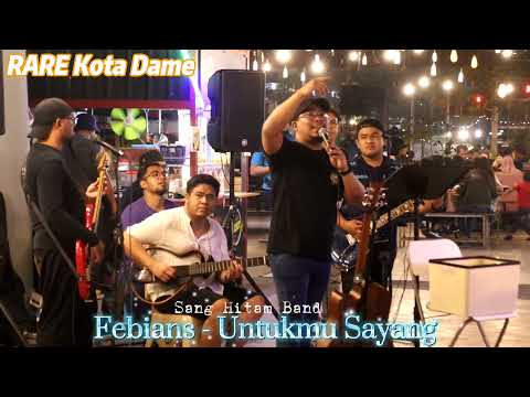 Pelik semua ikut nyanyi..Sang Hitam Band hiburkan tamu di Uptown RARE Kota Dame...Untukmu Sayang.