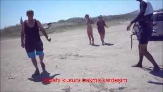 preview picture of video 'Sahilde kitesurfing yapamamak (turist ve türk içerir)'