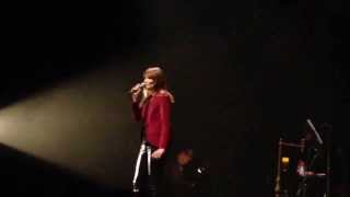 Carla Bruni-Sarkozy - &quot;Prière&quot;. Casino de Paris. 24 novembre 2013