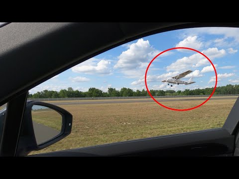 Volkswagen Touareg R PHEV vs. Cessna 172 Aircraft - short drag race :: [1001cars]