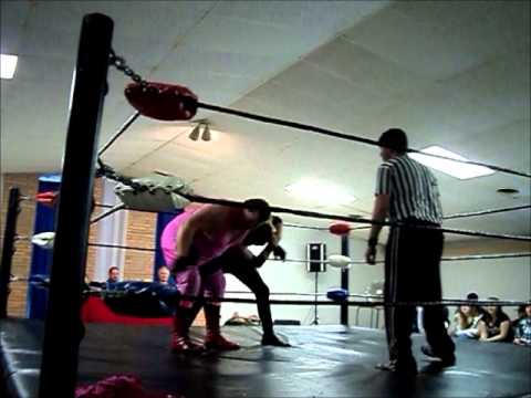 Slade Craven vs Max Muscles   Jan 12, 2013