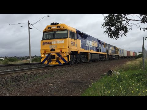 Pacific National 93 Class Hauling AM5