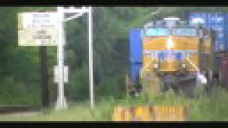 preview picture of video 'CSX Q-145/ Q-192 Meet At Macon Siding'