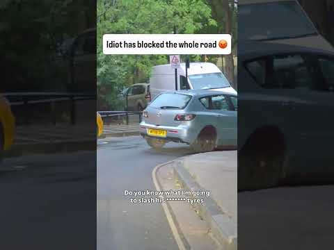 Idiot has blocked the whole road 😡#dashcam #uk #roadrage Credit - xdaddyraph