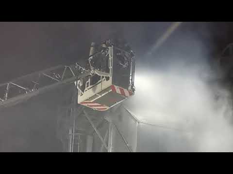 Incendiu de proporţii la silozul de cereale de la Vânători