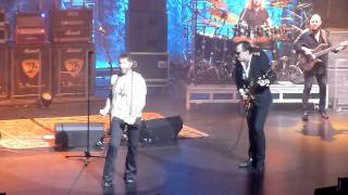 Joe Bonamassa with Paul Rodgers - Walk In My Shadow - Beacon Theatre 11-5-11.mov