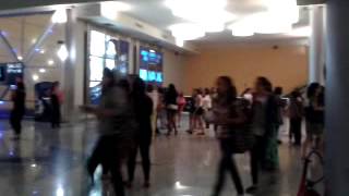 preview picture of video 'Estréia: THIS IS US (Directioners New York City Center Shopping)'