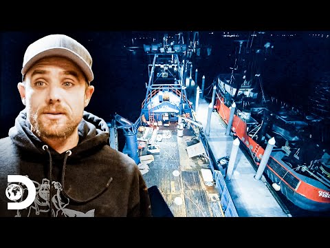 Three crew members of the Saga lose their jobs for delaying departure | Deadliest Catch | Discove...