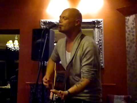 Plan B Acoustic Cover of Love Goes Down by Dave Lynas live @ The Jingling Gate