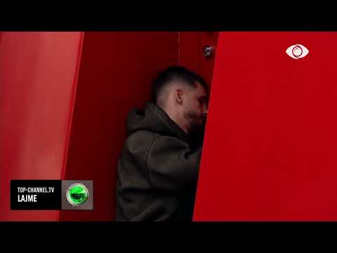 Top Channel/ “Kam menduar boll edhe për ty”/ ‘Puthje’ mes Gimbos e Selin, banorja: Mos e tepro me...