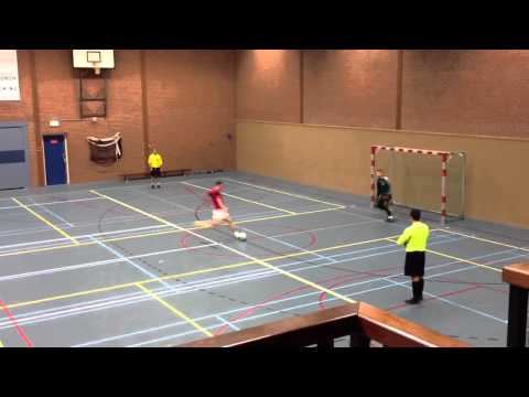 Penalty serie finale Hrant HD Dink zaalvoetbal toernooi Alm