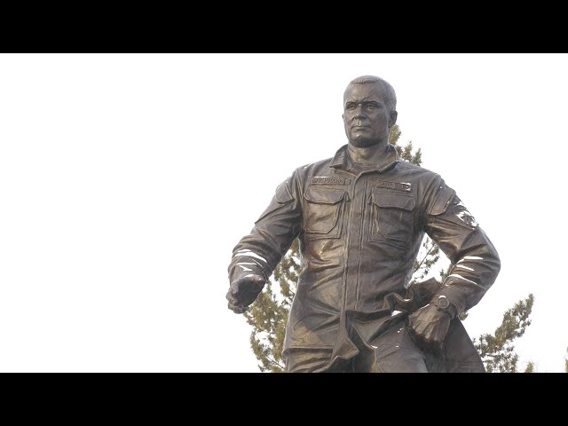 В Тулуне открыли памятник Герою России Евгению Зиничеву