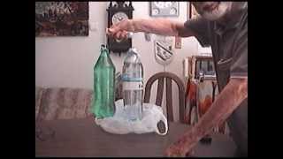 אמצעי נוח לשאת בקבוקים מהמכולת (ידידנו היקר משה רצון ז"ל) - התמונה מוצגת ישירות מתוך אתר האינטרנט יוטיוב. זכויות היוצרים בתמונה שייכות ליוצרה. קישור קרדיט למקור התוכן נמצא בתוך דף הסרטון