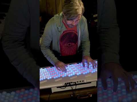 #shorts Lumatone let's you turn any key into a continous controller 🌈