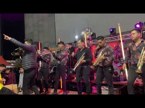 Banda La Fugitiva De Mike Miramontes - Se Va A Acordar De Mi (En Vivo)