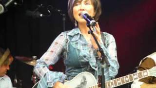 Pam Tillis - When You Walk In The Room