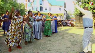 Download lagu KWAYA KUU KYELA MORAVIAN WAKIIMBA KATIKA HARAMBEE YA UNUNUZI WA GARI. mp3