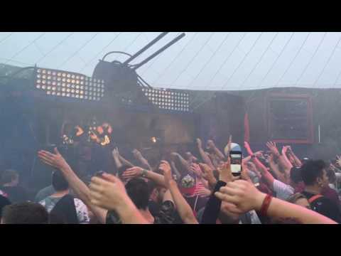 Hardstyle Mafia Playing: Freakshow & Yuna-X - Always Forgotten @ Defqon.1 2016