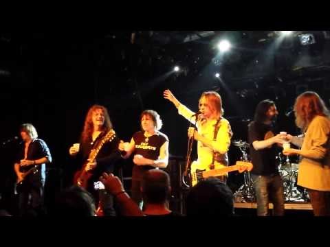 Members of SKINNY MOLLY join THE PAT TRAVERS BAND at  The End of The French Tour in Toulon 16th nove