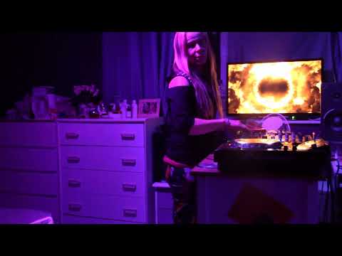 techno house DJ Serenity