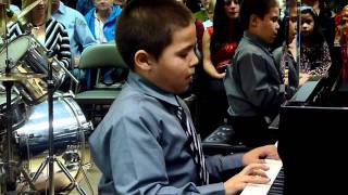 Leandro Garcia Piano Over the River and Through the Woods & Silver Bells Piano.MOV