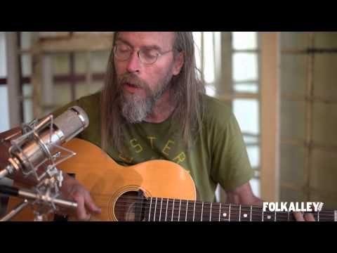Folk Alley Sessions: Charlie Parr - "Over The Red Cedar"