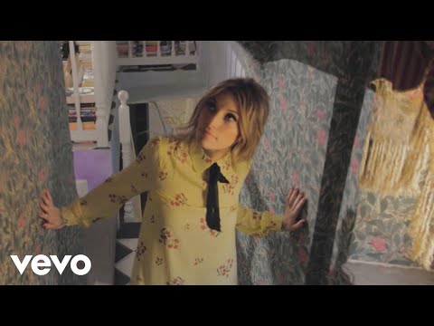 L'Aura - I’m An Alcoholic (Official Video)