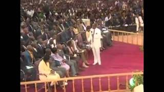 Nigerian Pastor Oyedepo Assaults Teenager in Church