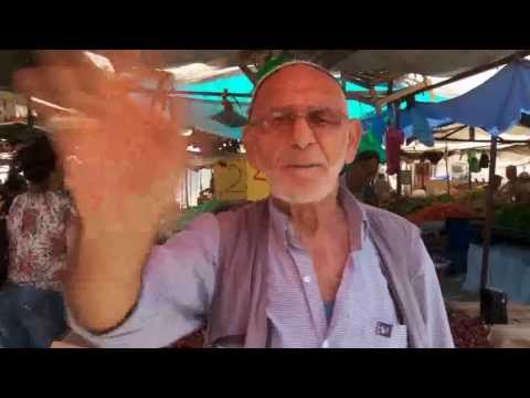 Young Syrian Activists: Old man in souq