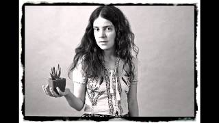 The Roches - La Vie, C'Est La Vie (Maggie Roche Solo Mix)