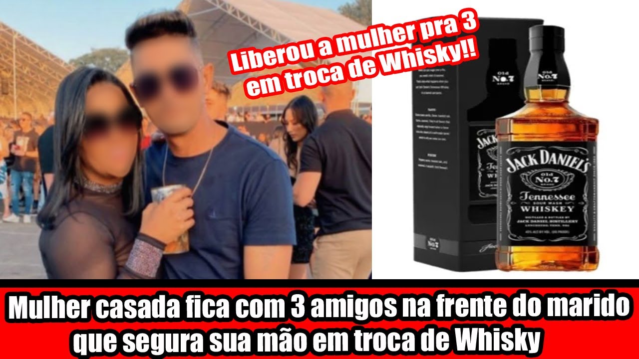 Mulher casada fica com 3 amigos na frente do marido que segura sua mão em troca de Whisky