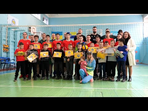 ​У Житомирі відбувся товариський матч між командою ліцею № 21 та чемпіонами Вищої Ліги України «Житичі-Полісся». ВІДЕО  