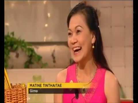 Asiatisk kvinna skrapar triss PARODI