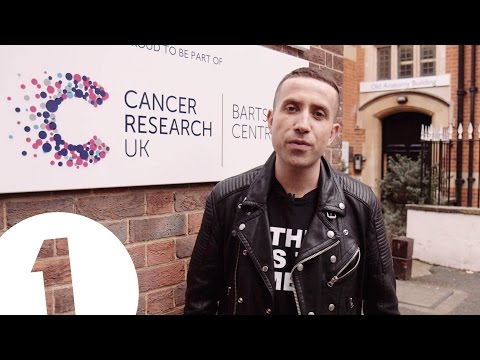 Nick Grimshaw visits Cancer Research UK for #1MillionHours