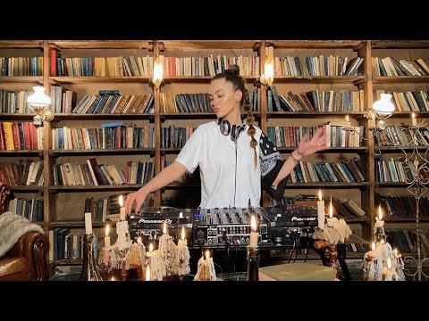 Bass House and Tech House mix by DJ Justri from Hogwarts Library