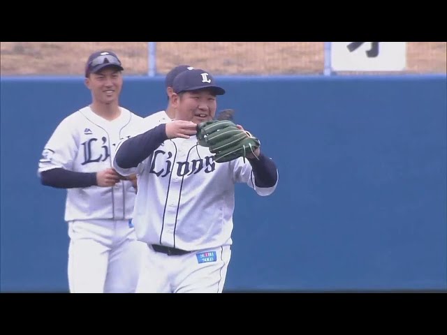 【春季キャンプ】 ライオンズ・中村剛也が際どいプレーにリクエスト要求!? 2022年2月14日 埼玉西武ライオンズ