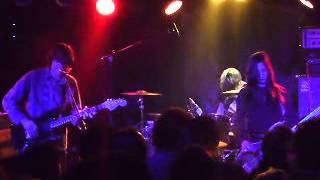 Psychic ills - I'll Follow You Through the Floor (live @ An club - Athens, 24/3/13)