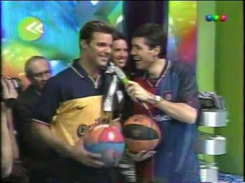 RICKY MARTIN EN VIDEOMACH JUGANDO AL BASQUET CON MARCELO TINELLI