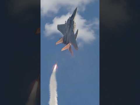 American Pilot Skillfully Dodges Incoming Missile Strike