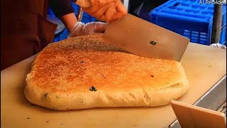 Download the video "Melaleuca large green onion pancake 蔥花千層大餅 - Taiwanese street food"