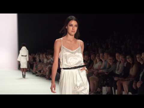 DIMITRI SS2017 Mercedes-Benz Fashion Week Berlin in 4K