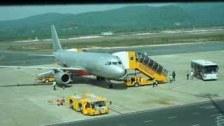 preview picture of video '2014   New Phu Quoc International Airport Jetstar Pacific Aircraft arrival'