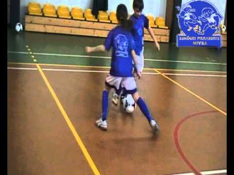 AKKA (środek - przód) KROK3 - EKS Kolektyw Radwanice - podstawy piłki nożnej