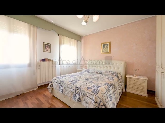 Villa Bifamiliare ristrutturata nel 2004 con 1200 mq di giardino