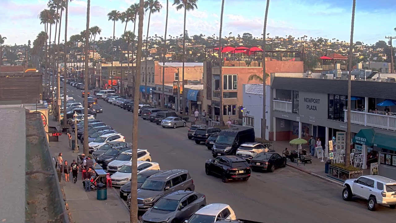 Live webcam view of Newport Avenue Cam, Ocean Beach
