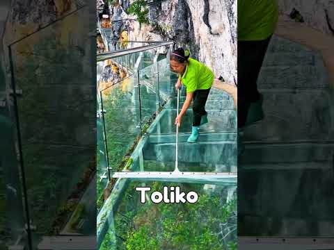 Ovaj Čovek Se Uplašio Staklenog Mosta#viral #zanimljivo #foryou