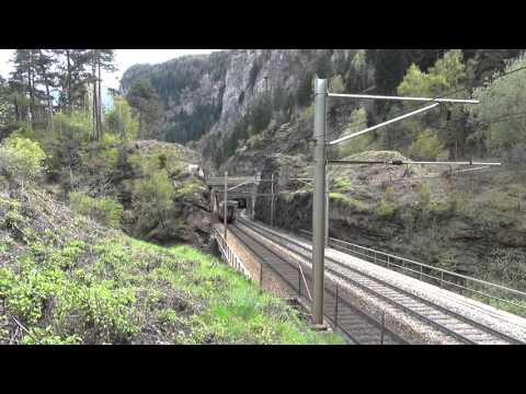 SBB Re 4/4 IN TRANSITO A PIOTTINO (CH) LINEA DEL GOTTARDO. 24 - 4 - 2016