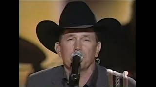 George Strait - Desperately ♬ (Live At CMT On Tour / 2004) @GeorgeStrait ❤