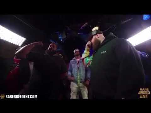 EXPOSES HIM FOR BEING A SNITCH IN RAP BATTLE 😂😂 passes out STATEMENTS TO THE CROWD
