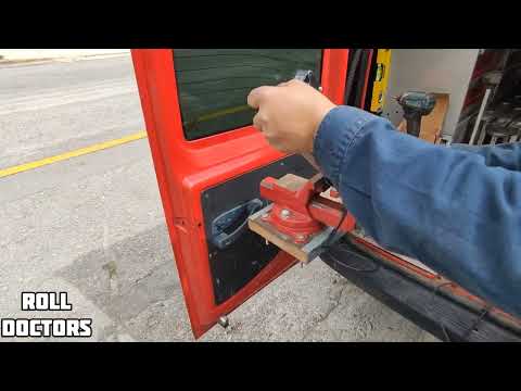 ROLL DOCTORS O.E. GARAGE DOORS SOLUTIONS.